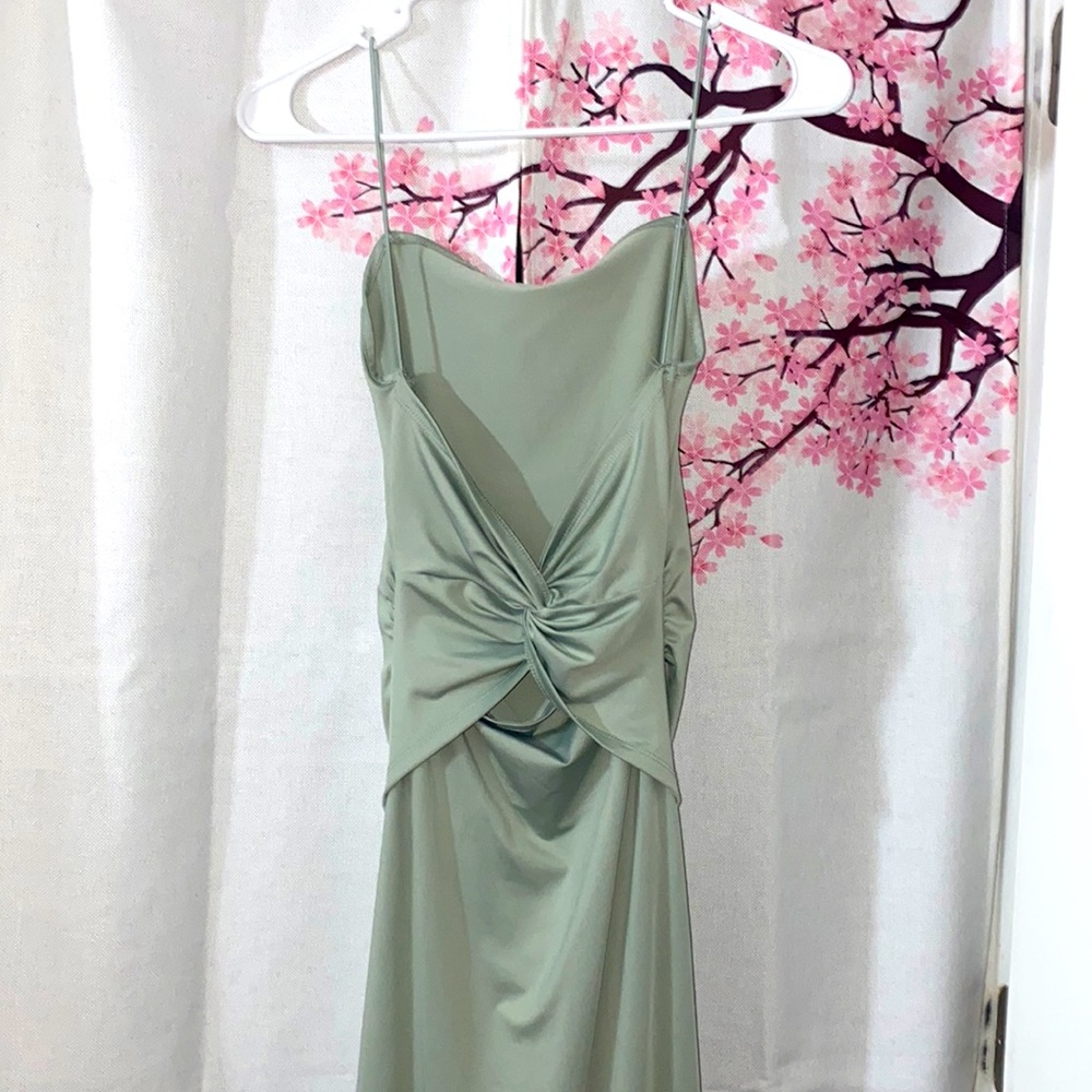 Maxi Green dress with knot low back